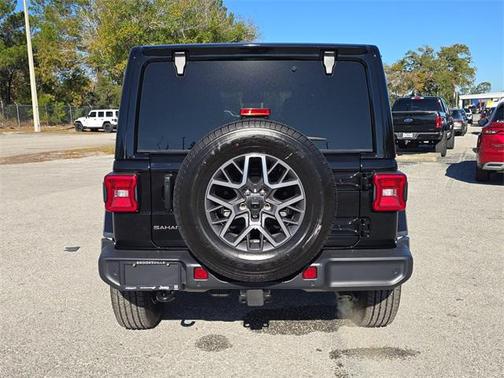 2025 Jeep Wrangler 4-Door Sahara 4x4