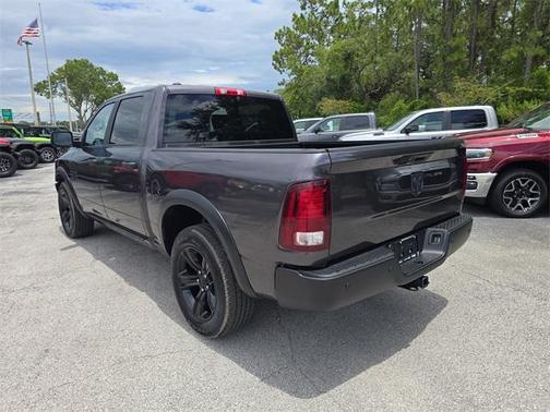 2024 RAM 1500 Classic Warlock Crew Cab 4x2 5'7' Box