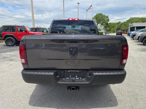 2024 RAM 1500 Classic Warlock Crew Cab 4x2 5'7' Box