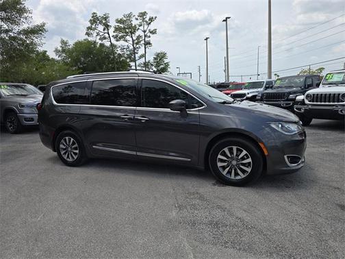 2020 Chrysler Pacifica Touring-L Plus