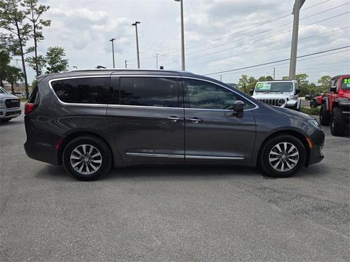 2020 Chrysler Pacifica Touring-L Plus