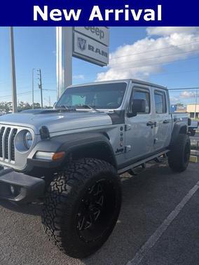 2022 Jeep Gladiator Sport