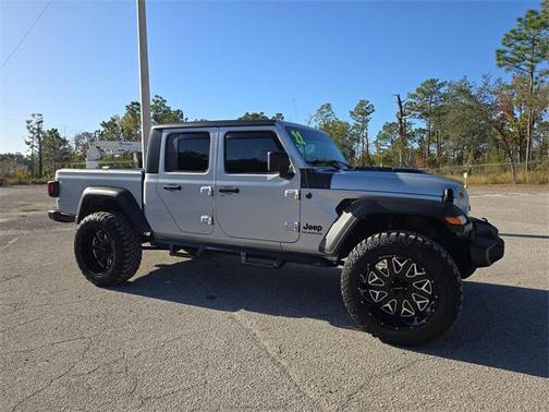 2022 Jeep Gladiator Sport