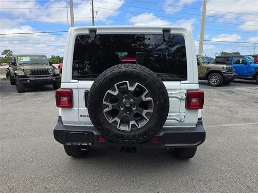 2025 Jeep Wrangler 4-Door Sahara 4x4