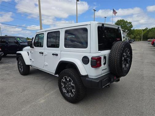 2025 Jeep Wrangler 4-Door Sahara 4x4