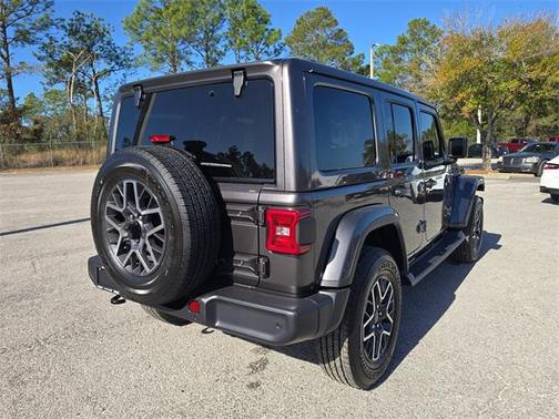 2026 Jeep Wrangler 4-Door Sahara 4x4