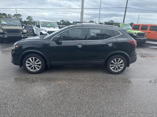 2022 Nissan Rogue Sport SV