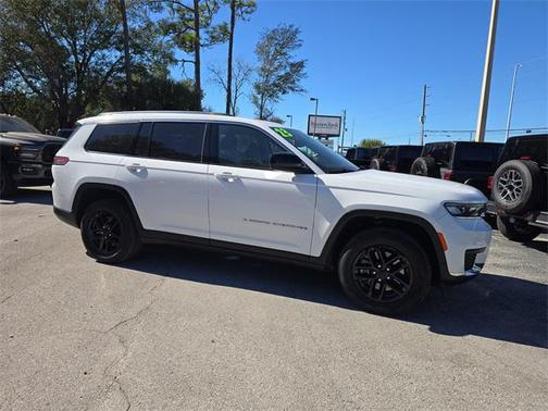 2023 Jeep Grand Cherokee L Laredo