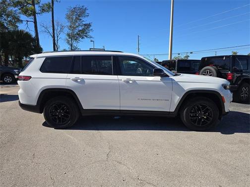 2023 Jeep Grand Cherokee L Laredo