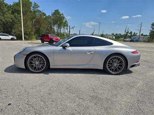 2019 Porsche 911 Carrera