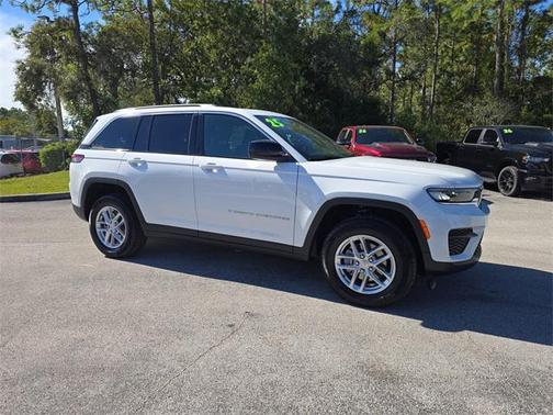 2025 Jeep Grand Cherokee Laredo