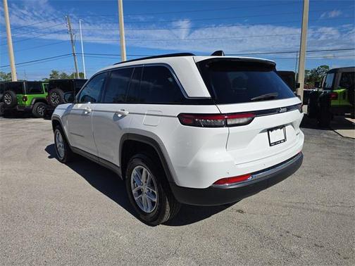 2025 Jeep Grand Cherokee Laredo