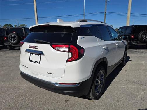 2024 GMC Terrain SLT