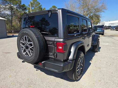 2025 Jeep Wrangler 4-Door Sahara 4x4