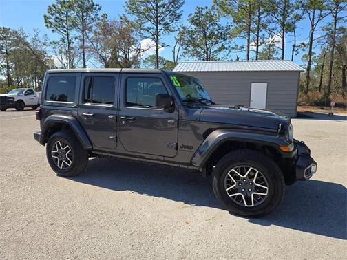 2025 Jeep Wrangler 4-Door Sahara 4x4