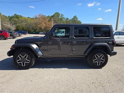 2025 Jeep Wrangler 4-Door Sahara 4x4