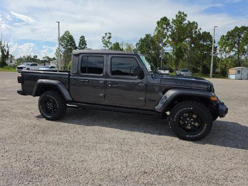 Crystal Metallic 2026 Jeep Gladiator Sport