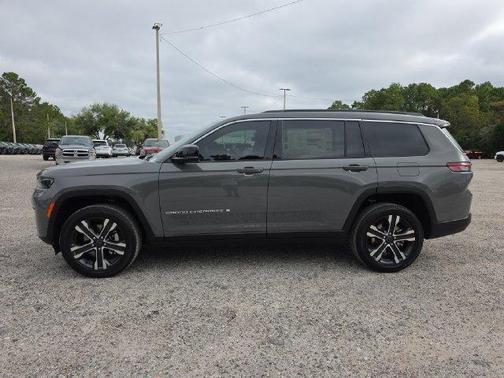 Gray 2027 Jeep Grand Cherokee L Limited