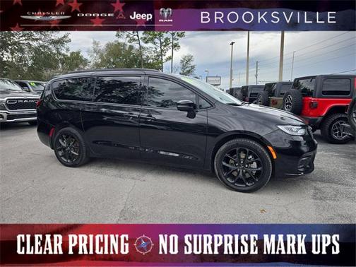 2023 Chrysler Pacifica Touring L