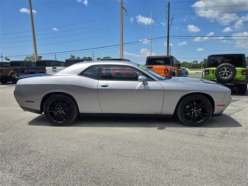 2017 Dodge Challenger SXT