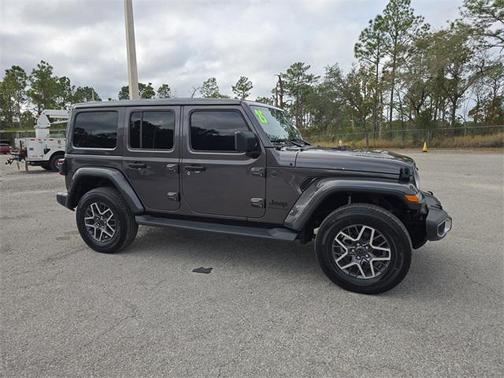 2025 Jeep Wrangler 4-Door Sahara 4x4