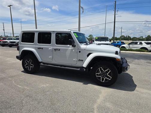 2025 Jeep Wrangler 4-Door Sahara 4x4