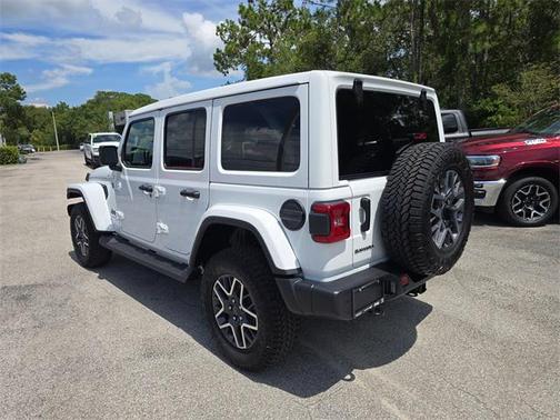2025 Jeep Wrangler 4-Door Sahara 4x4