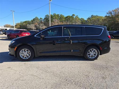 2026 Chrysler Voyager LX