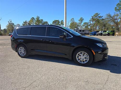 2026 Chrysler Voyager LX