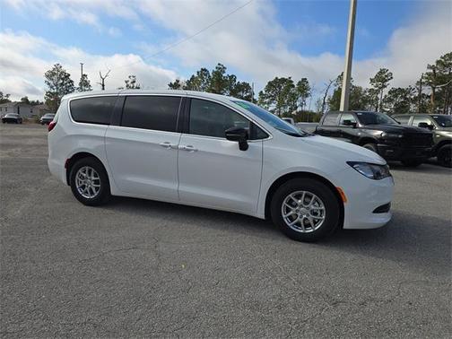 2026 Chrysler Voyager LX