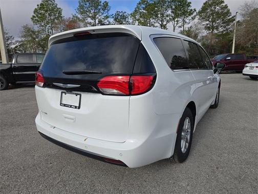 2026 Chrysler Voyager LX