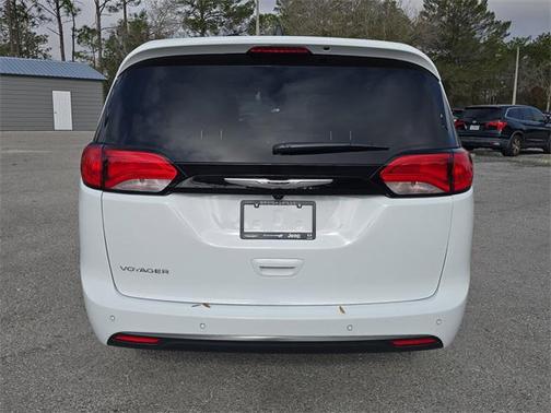 2026 Chrysler Voyager LX