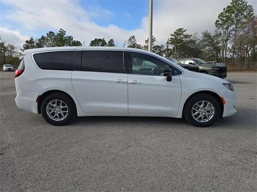 2026 Chrysler Voyager LX