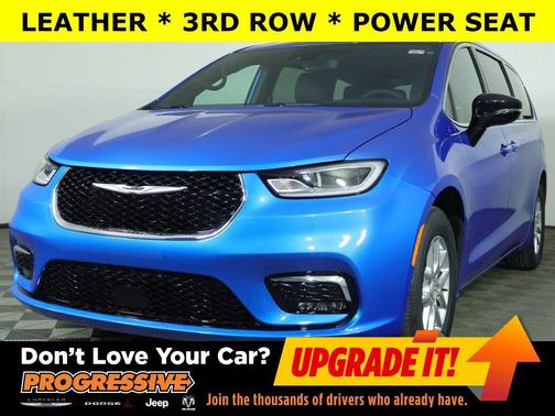 Hydro Blue Pearlcoat 2026 Chrysler Pacifica L