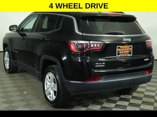 Diamond Black Crystal Pearlcoat 2022 Jeep Compass Latitude