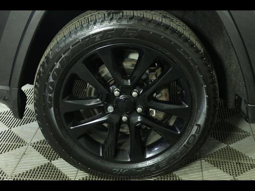 Granite Crystal Metallic Clearcoat 2019 Jeep Grand Cherokee Altitude