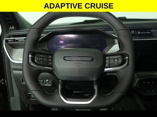 Diamond Black Crystal Pearlcoat 2026 Jeep Cherokee Laredo 4x4