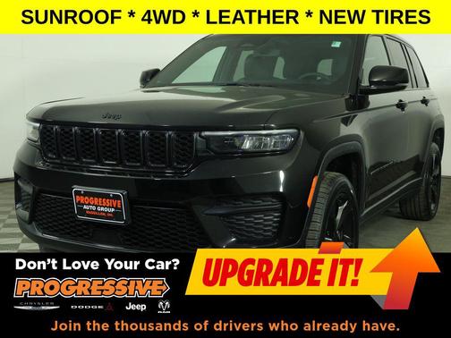 Diamond Black Crystal Pearlcoat 2023 Jeep Grand Cherokee Altitude