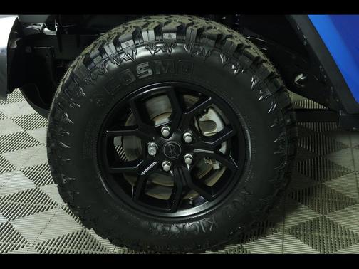 Hydro Blue Pearlcoat 2024 Jeep Gladiator Jeep Beach