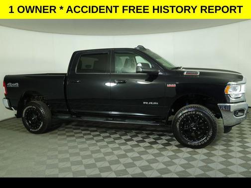 Diamond Black Crystal Pearlcoat 2020 RAM 2500 Big Horn Crew Cab 4x4 6'4' Box