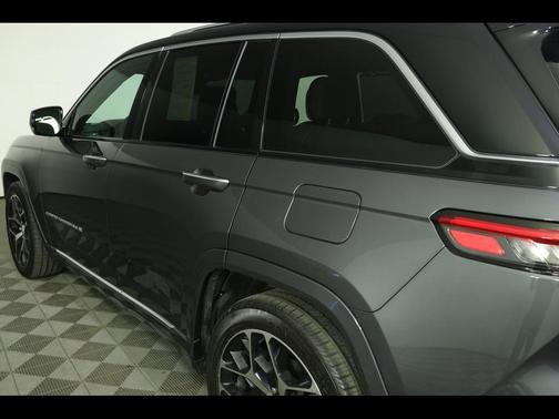 2022 Jeep Grand Cherokee Summit