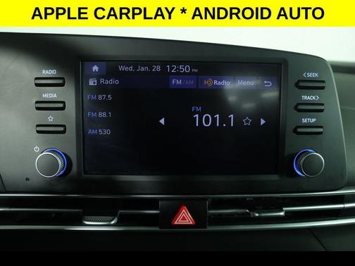 2024 Hyundai ELANTRA SE