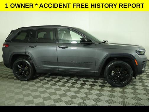 Baltic Gray Metallic Clearcoat 2023 Jeep Grand Cherokee Altitude