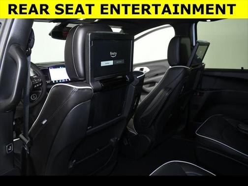 2025 Chrysler Pacifica Hybrid Select