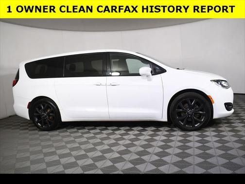 2020 Chrysler Pacifica Touring
