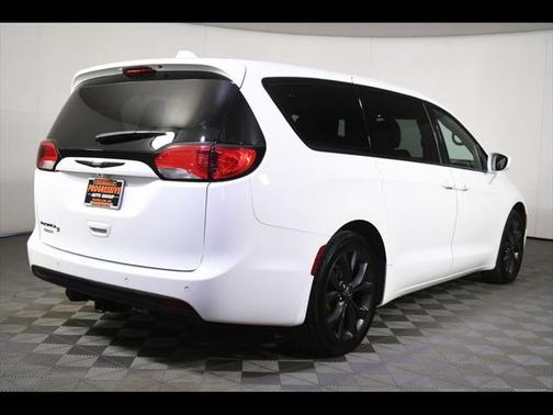 2020 Chrysler Pacifica Touring