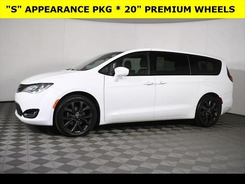 2020 Chrysler Pacifica Touring