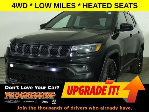 Diamond Black Crystal Pearlcoat 2023 Jeep Compass Latitude