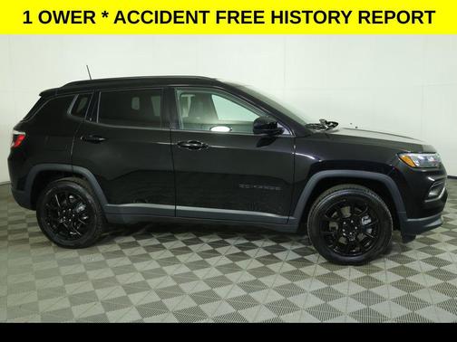 Diamond Black Crystal Pearlcoat 2023 Jeep Compass Latitude