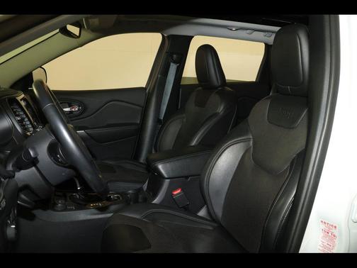 Bright White Clearcoat 2019 Jeep Cherokee Limited
